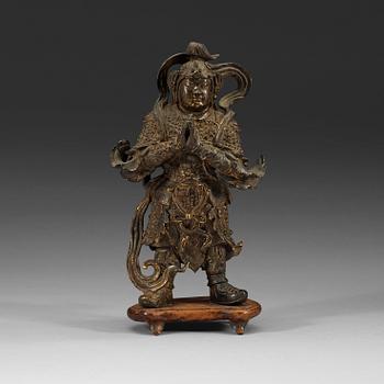 LOKAPALA, förgylld och patinerad brons. Ming dynastin (1368-1644).