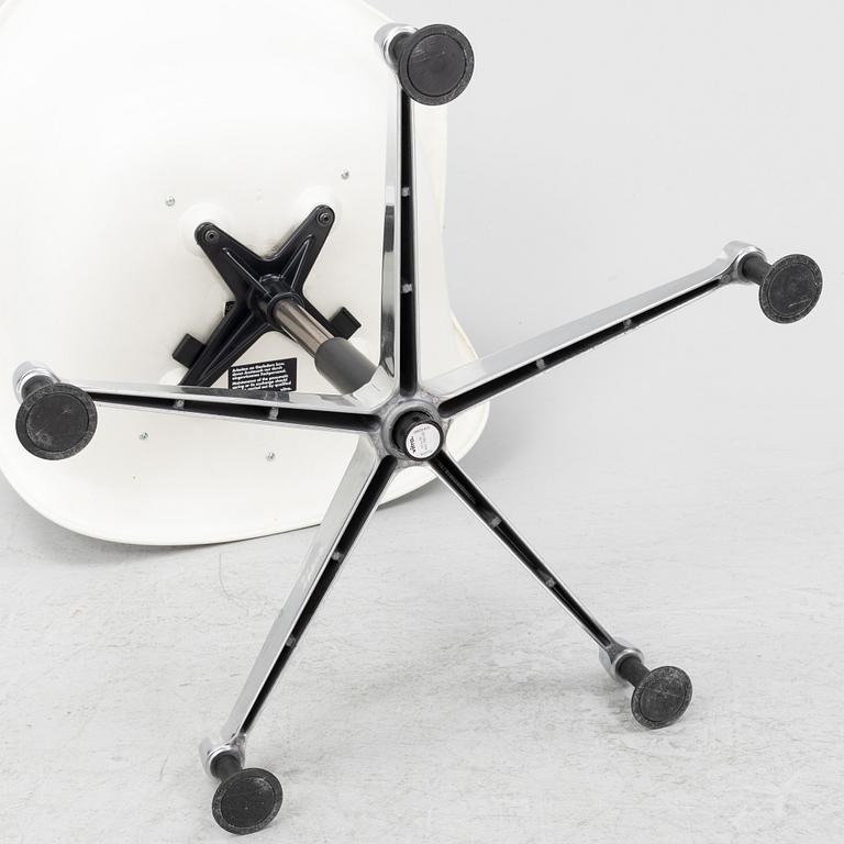 Charles & Ray Eames, a 'PACC' chair, Vitra.