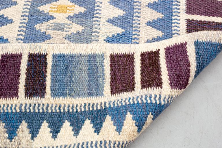Barbro Nilsson, a carpet, "Salerno blå", flat weave, ca 307-308,5 x 201,5-204 cm, signed AB MMF BN.