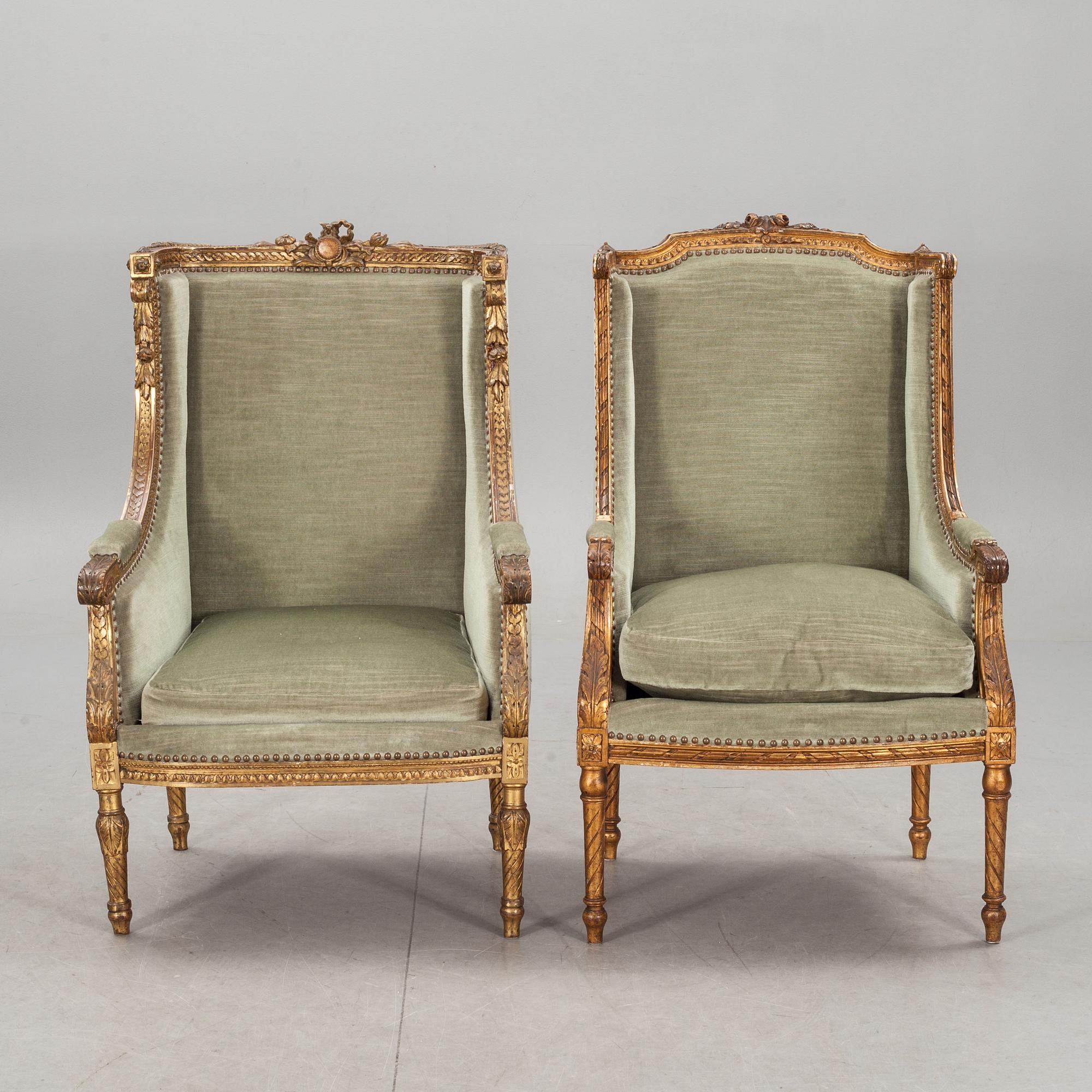 BERGERÉR, två snarlika. Louis XVI-stil. Sekelskiftet 1900.