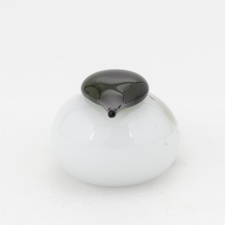 Oiva Toikka, a glass bird, Nuutajärvi Notsjö, signed.