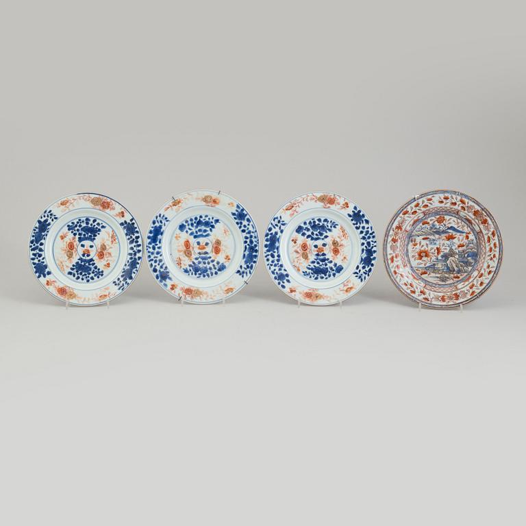 TALLRIKAR, fyra stycken, porslin. Qingdynastin, 1700-tal.