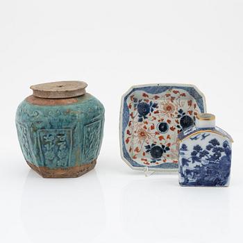 A tea caddy, a jar and a serving dish, Qing dynasty, 18th/19th Century.