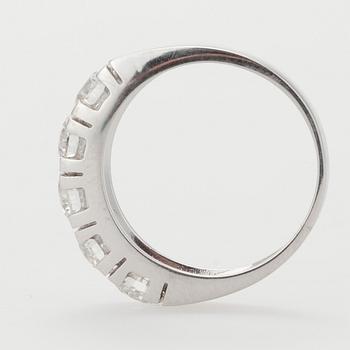 RING, vitguld 14K, 5 briljantslipade diamanter, tot. 2,00 ct,
4,8 g. Intyg 251.