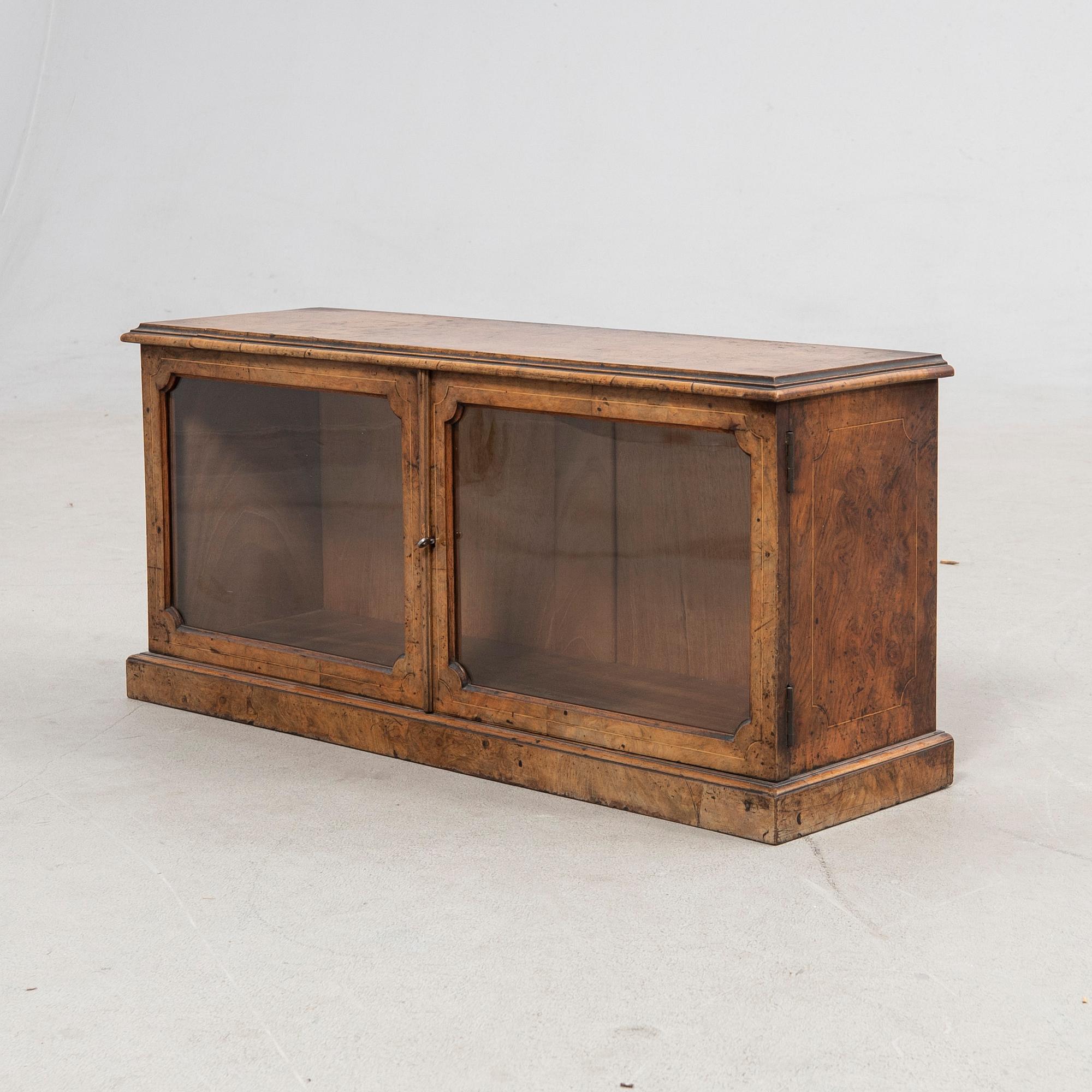 Bordsvitrin, 1800-tal.