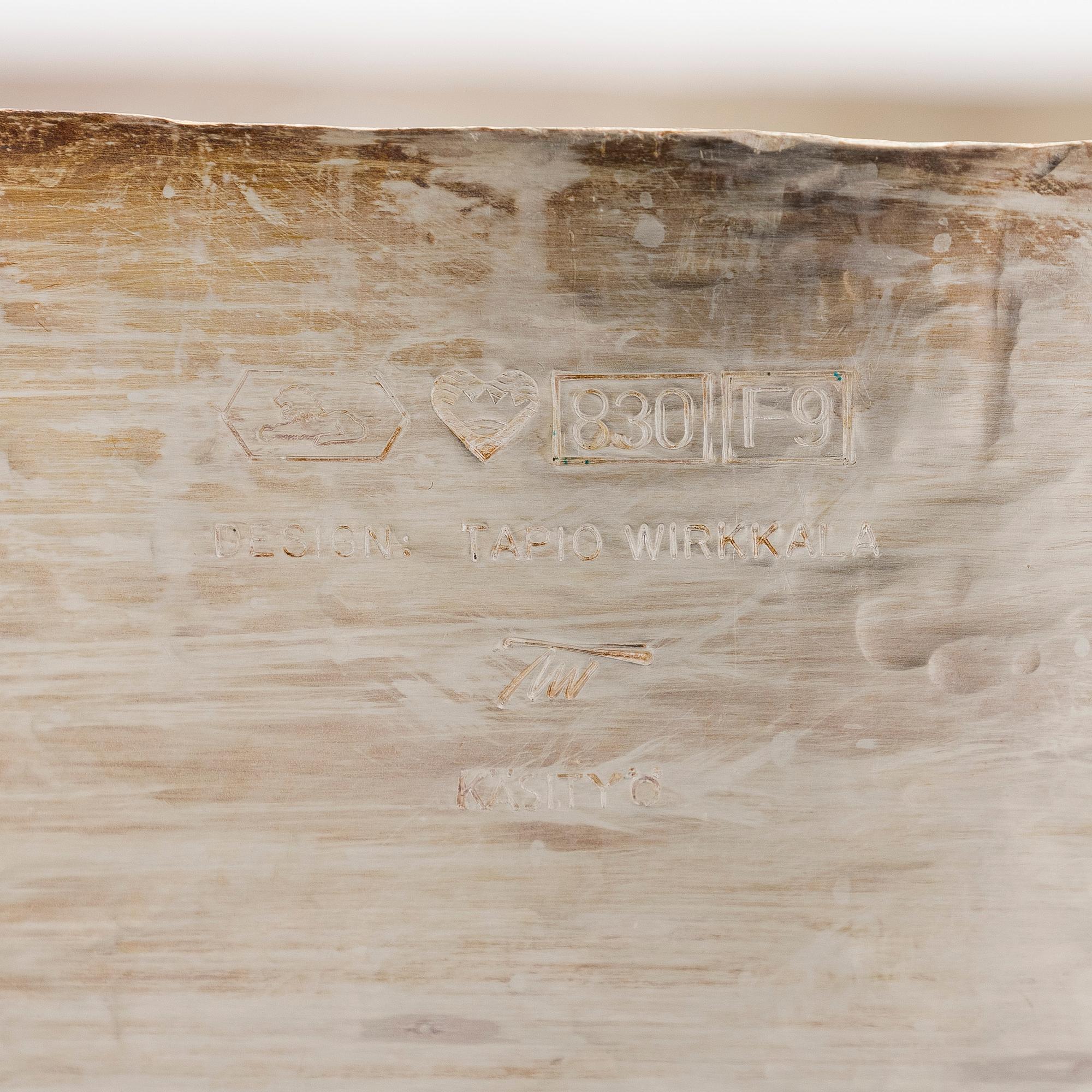 Tapio Wirkkala, malja, hopeaa, Kultakeskus, Hämeenlinna 2007.