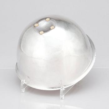 Lars Håkansson, a sterling bowl, Konstindustriskolan, Göteborg 1978.