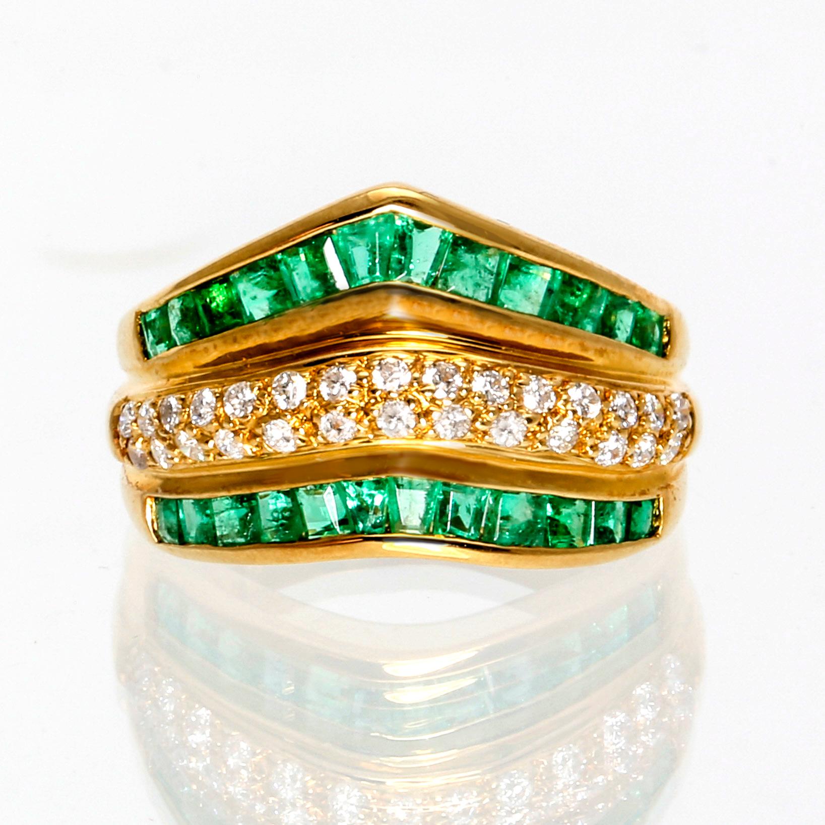 Ring 18k gold emeralds and brilliant-cut diamonds approx 0,30 ct in total.