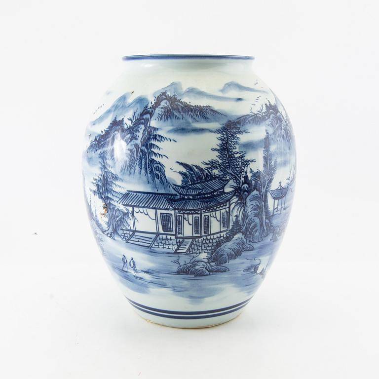 Floor vase Japan 20th century porcelain.