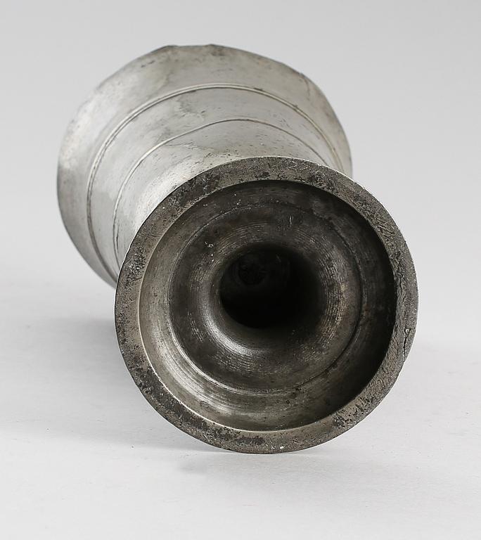 KYRKKALK, tenn, 1600-/1700-tal.