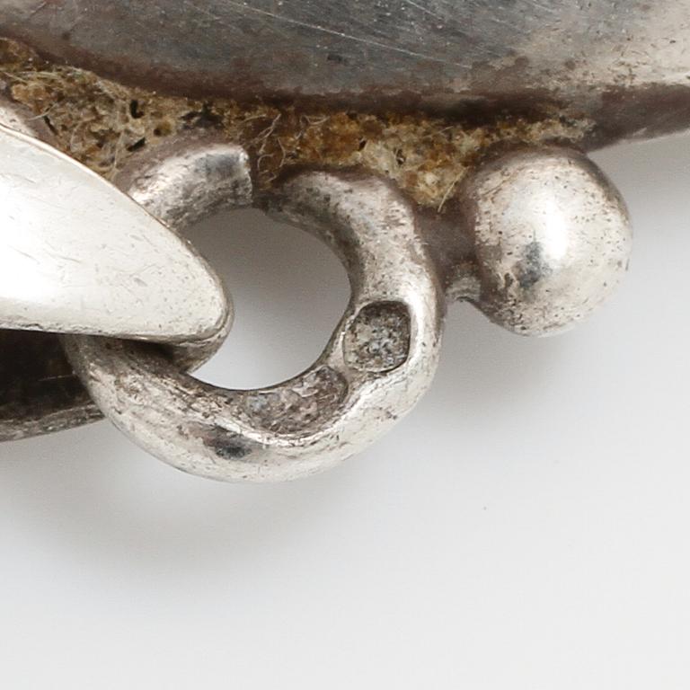 NIELS ERIK FROM, Nakskov, Danmark, hänge med cabochonslipad bärnsten.