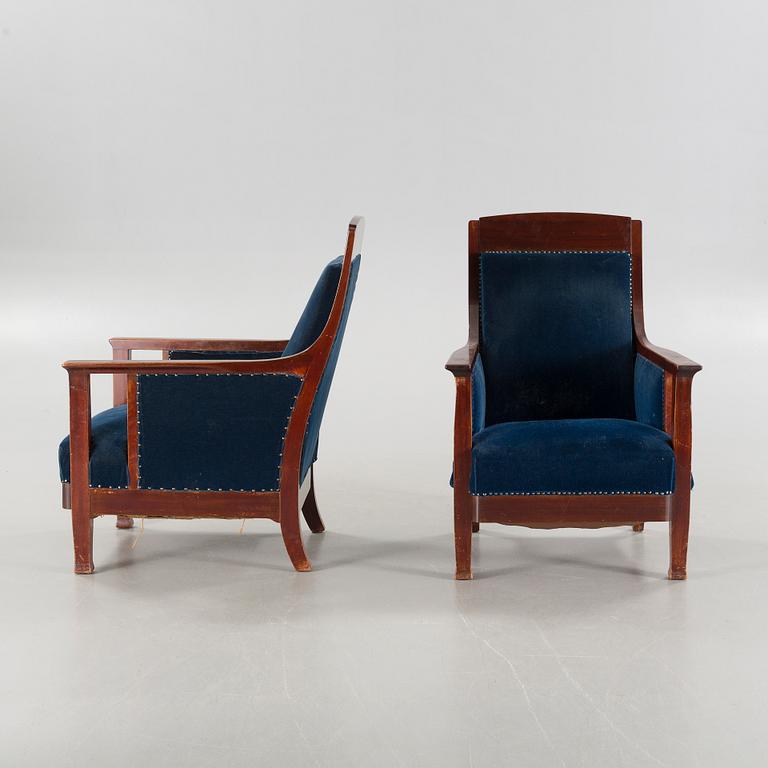 A pair of jugend armchairs from the early 20th century.