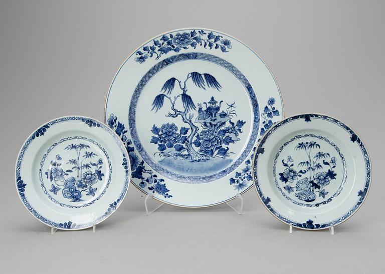 PARTI KINA, 3 delar, porslin, Qianlong, 1736-95.