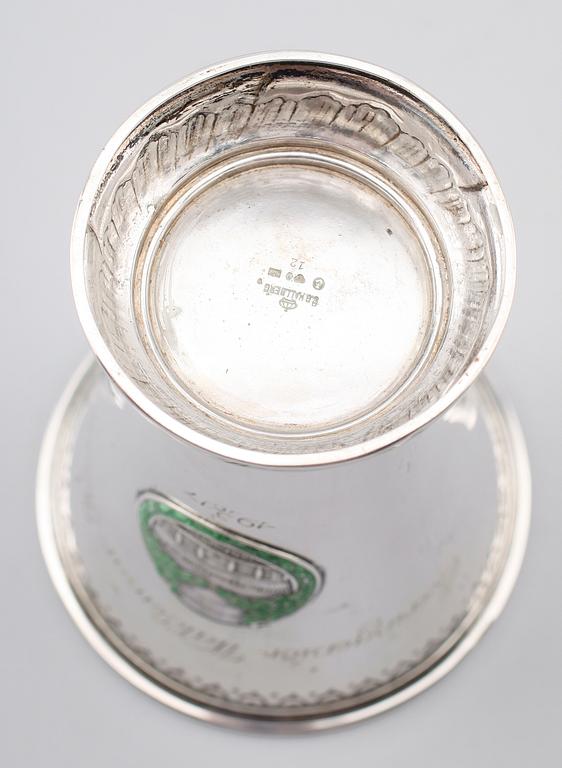 VAS, silver, CG Hallberg, Stockholm 1917. Vikt 251 g.