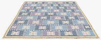 Sigvard Bernadotte, a carpet, "Vitsippa", flat weave, 298 x 195 cm, signed SB.