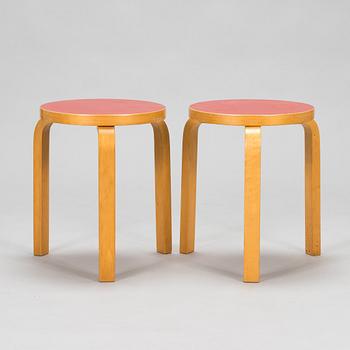 Alvar Aalto, klaffbord "DL82" och pallar, 6 st "60",  O.Y. Huonekalu-ja Rakennustyötehdas A.B 1900-talets mitt.