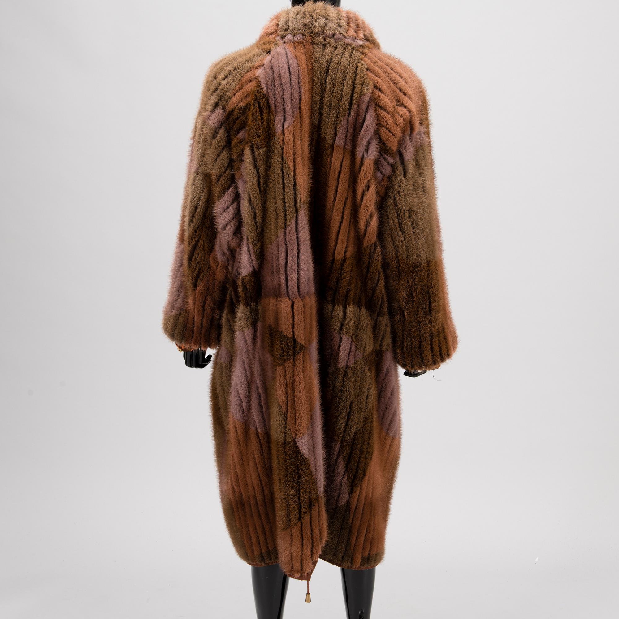FUR COAT by Grünstein. - Bukowskis