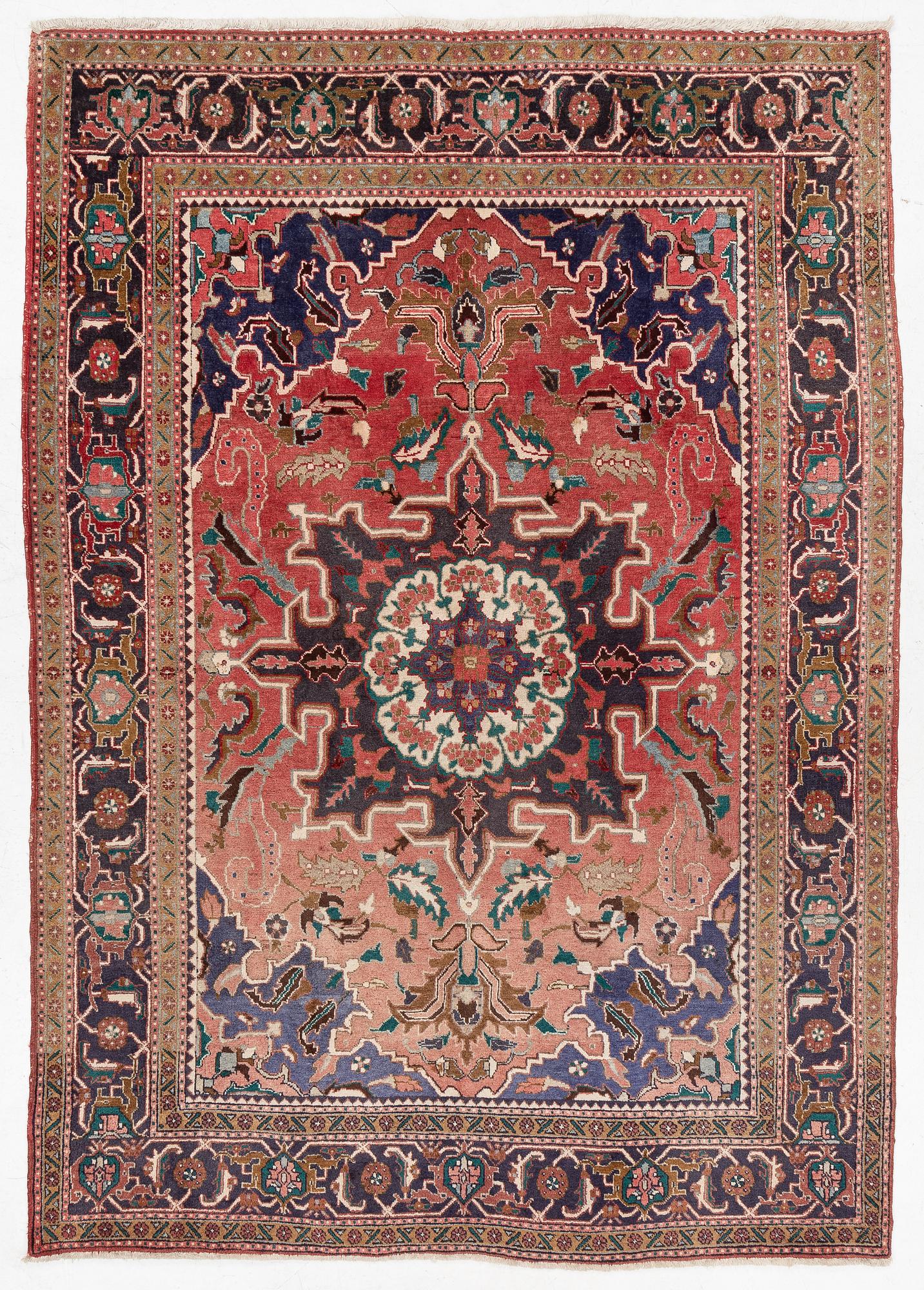 Matta, Heris, ca 330 x 234 cm.