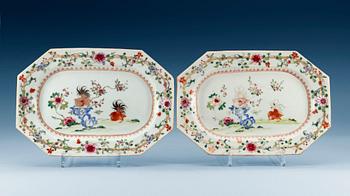 1389. A pair of famille rose serving dishes, Qing dynasty, Qianlong (1736-95). (2).