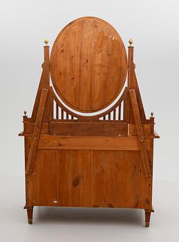 SPEGELBYRÅ, gustaviansk stil, 1900-talets första hälft.