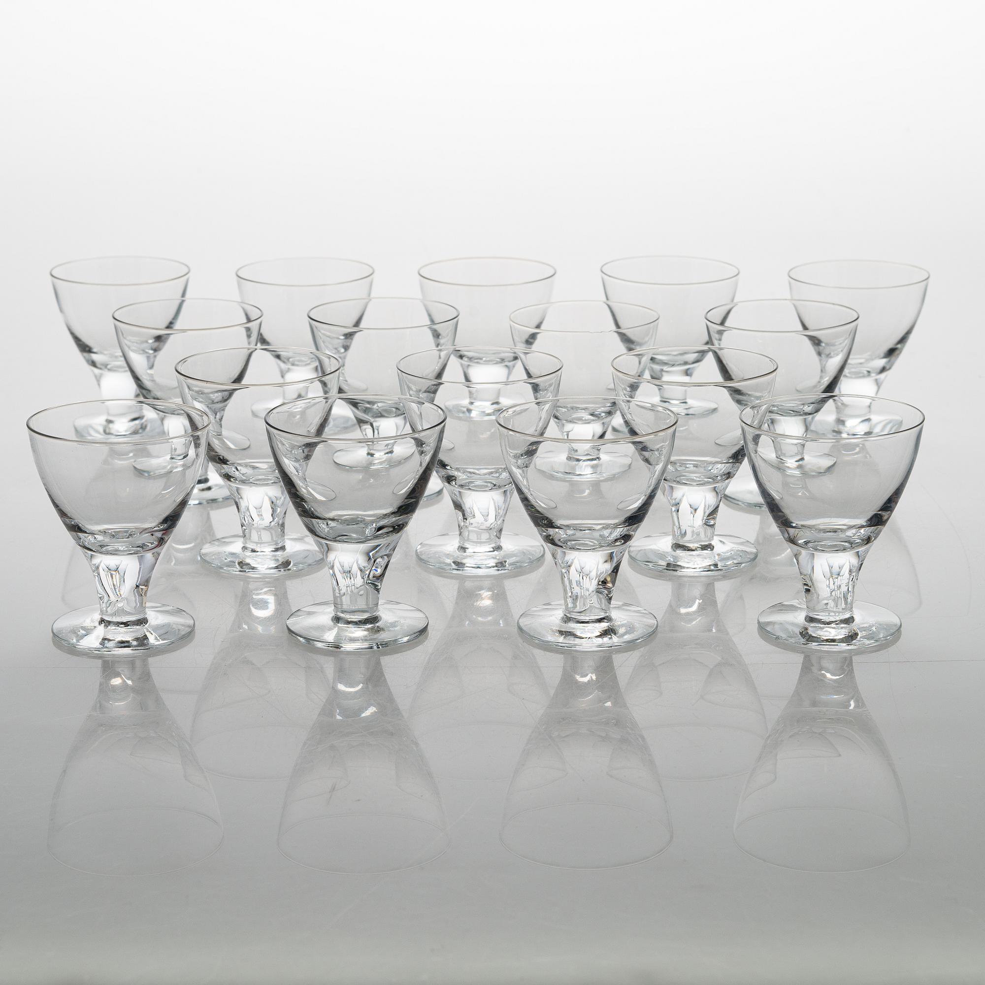 Gunnel Nyman, lasiston osia, 33 kpl, "GN 46", Nuutajärvi Notsjö. Tuotannossa 1949-1969.