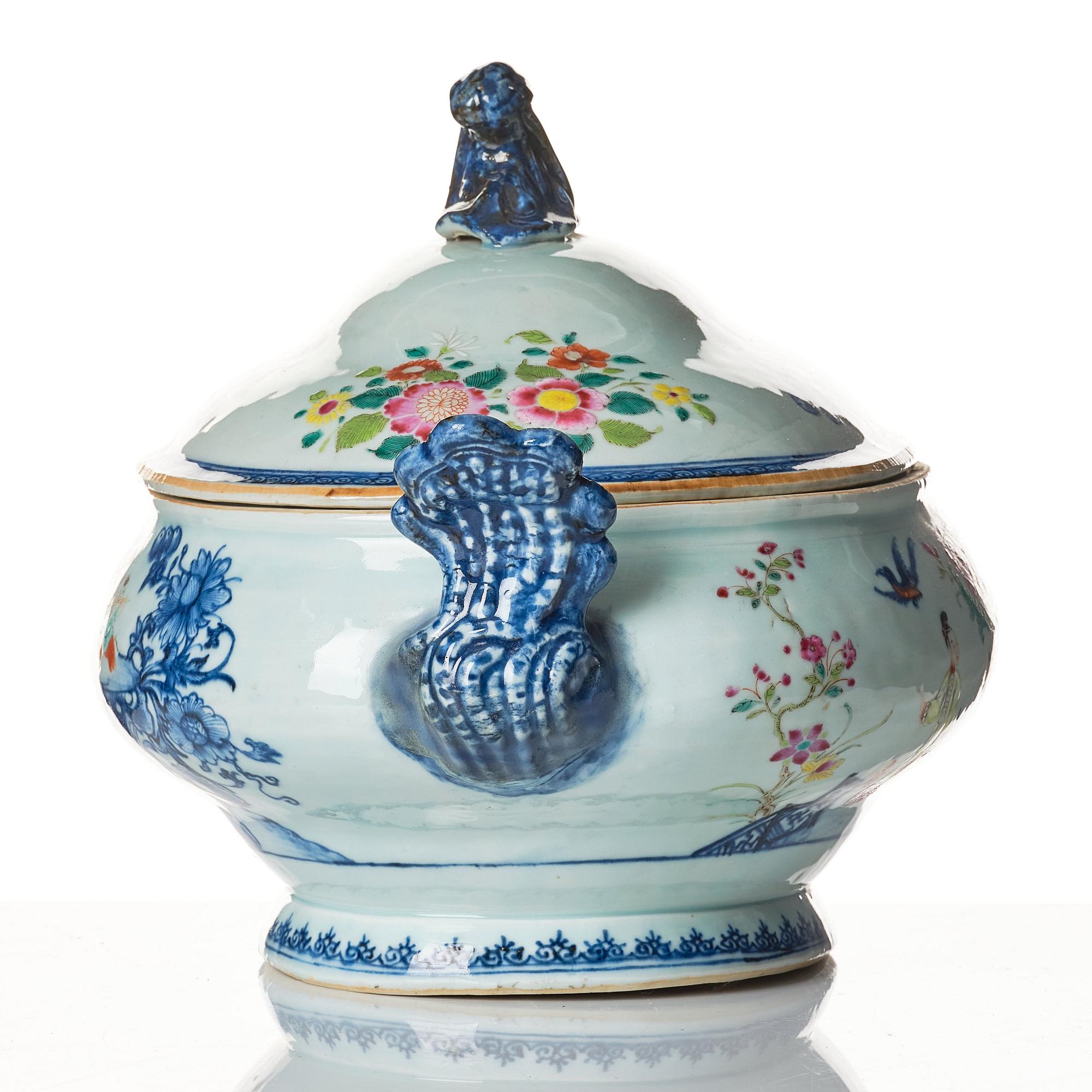 Terrin med lock och fat samt fat, ett par, kompaniporslin. Qingdynastin, Qianlong (1736-95).
