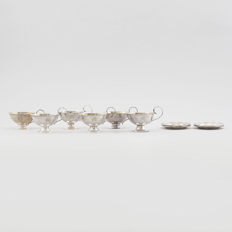 PUNCHMUGGAR, 6 st snarlika, samt ASKFAT, 6 st, silver, Sverige, 1900-talets första hälft/mitt, vikt 355 g.