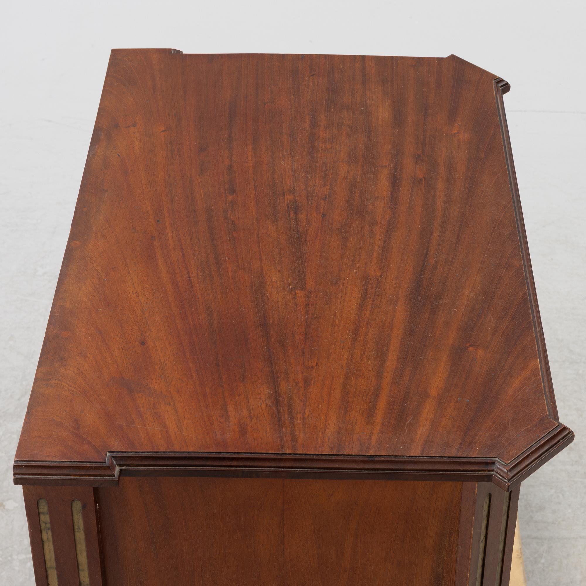 Chest of drawers, Gustavian style, circa 1900.