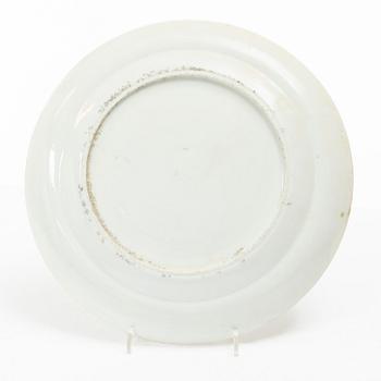 A famille rose serving dish, plate and two small dishes, Qing dynasty, 19th century.