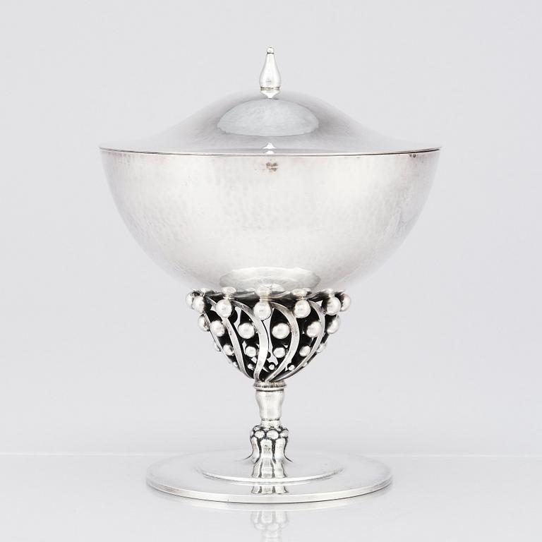 Johan Rohde, a lidded sterling silver bowl on a stem, Copenhagen 1945-77, design nr 43.