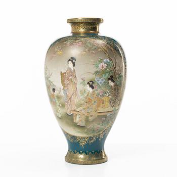 A Japanese Satsuma vase, first part of the 1900s.