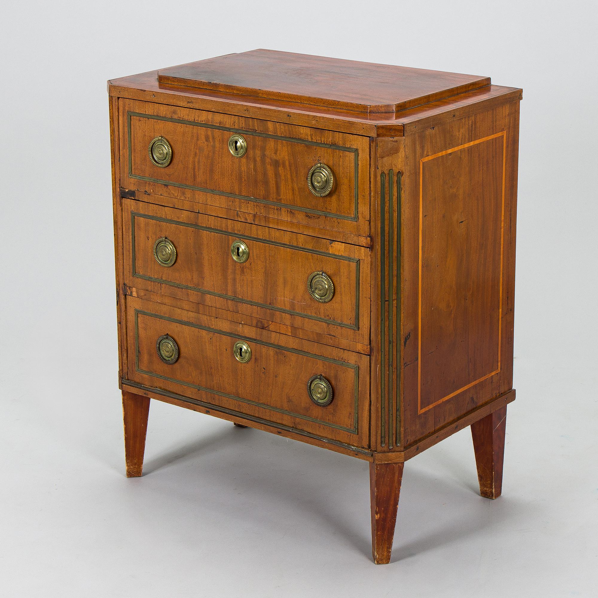 Chest of drawers, late Gustavian, early 19th century, with parts from the early 20th century.