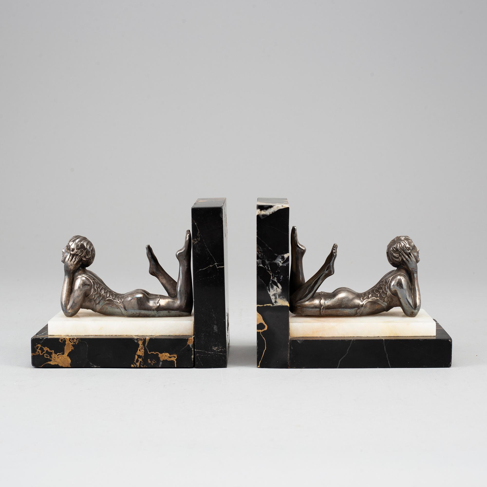 BOKSTÖD, ett par, marmor och försilvrad metall, art déco, 1930-tal.