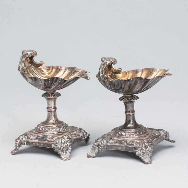 SALTKAR, ett par, Gustaf Theodor Folcker, Stockholm 1833, silver, vikt 220 g.