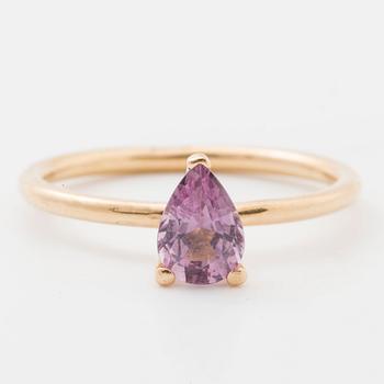 RING, med droppslipad ametist.