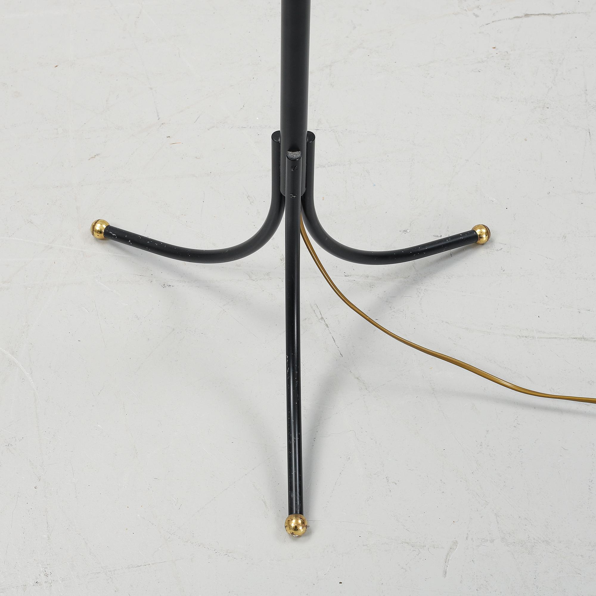 Josef Frank, golvlampa, modell 1842, Firma Svenskt Tenn, modellen formgiven 1932.