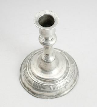 LJUSSTAKE, tenn, otydliga stämplar, foten möjligen Martin Moberg, Jönköping 1791.