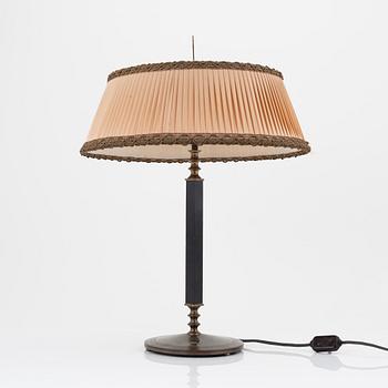 Böhlmarks Lampfabrik, a model 2942 table light, Stockholm, circa 1928-30.