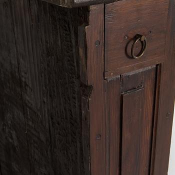 A 18th/19th century two parts corner cabinet.