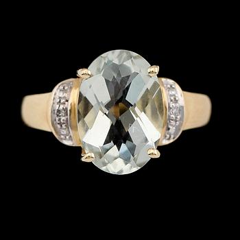 RING, 10K guld, diamanter tot ca 0.01 och grön ametist.
