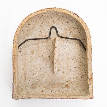 Francesca Mascitti-Lindh, reliefi, kivitavara, signeerattu F. Lindh. ARABIA.