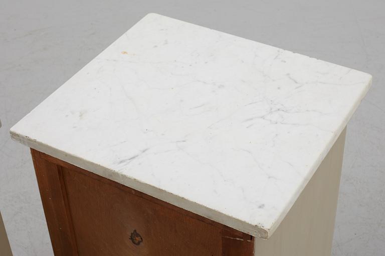 Sängbord, ett par, tidigt 1900-tal.