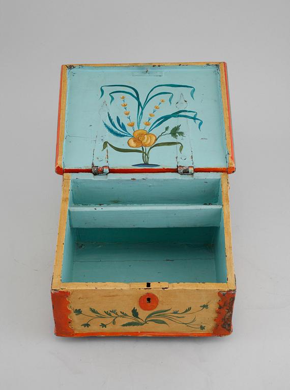 A wooden handicraft casket, made in the first half of the 19th century.