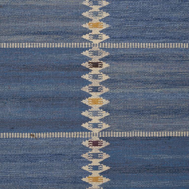 Barbro Nilsson, MATTO, "Salerno blå", flat weave, ca 331,5 x 273-275,5 cm, signed AB MMF BN.