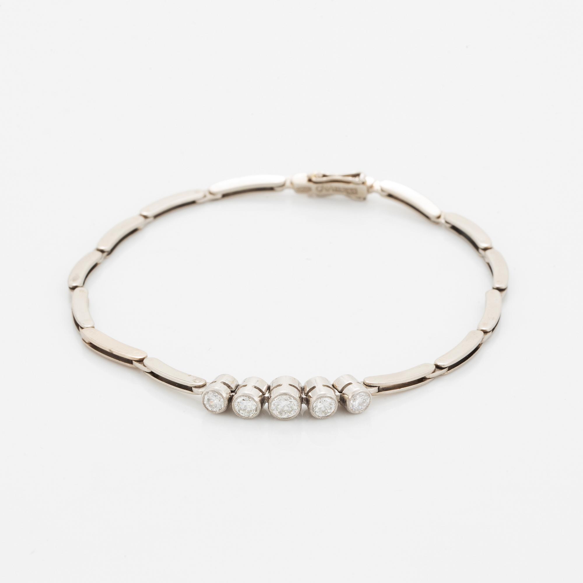Brilliant-cut diamond bracelet.