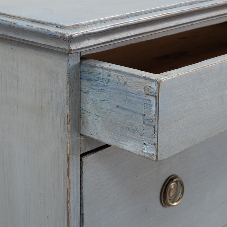 A late 19th century chest of drawers.