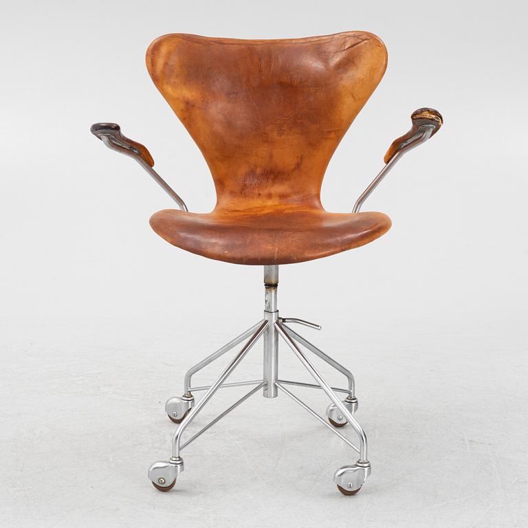 Arne Jacobsen, skrivbordsstol, "Sjuan", Fritz Hansen, Danmark, 1950-tal.