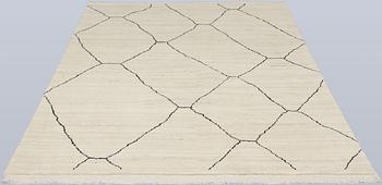 A Moroccan rug, approx. 197 x 149 cm.