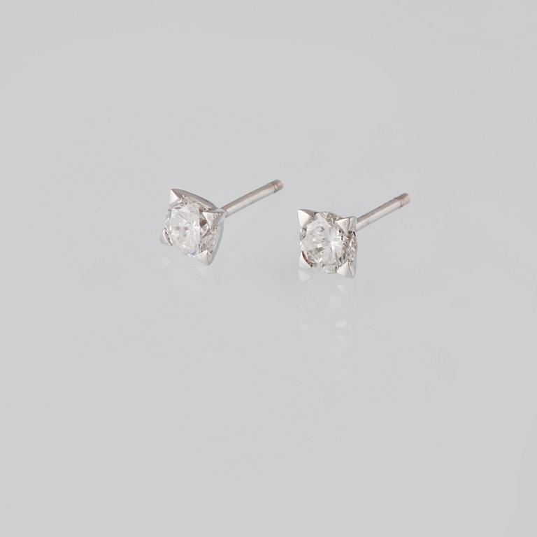 ÖRHÄNGEN, 18K vitguld med briljantslipade diamanter ca 1.14 ct. Vikt 1,4 gram.