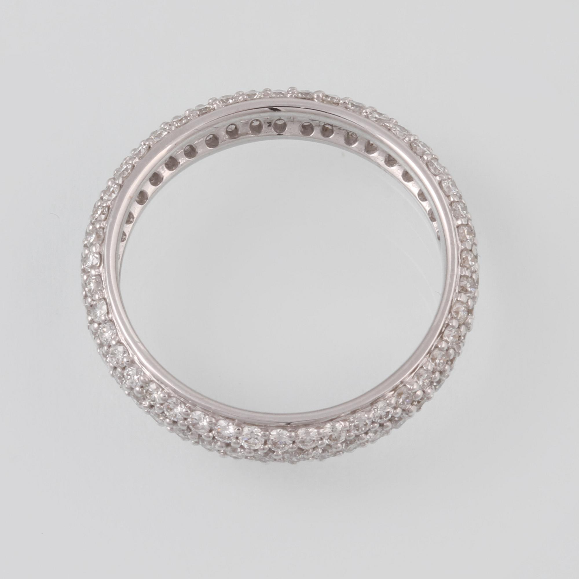 RING, 18K vitguld med briljantslipade diamanter 1.32 ct. Vikt 3,4 ct.